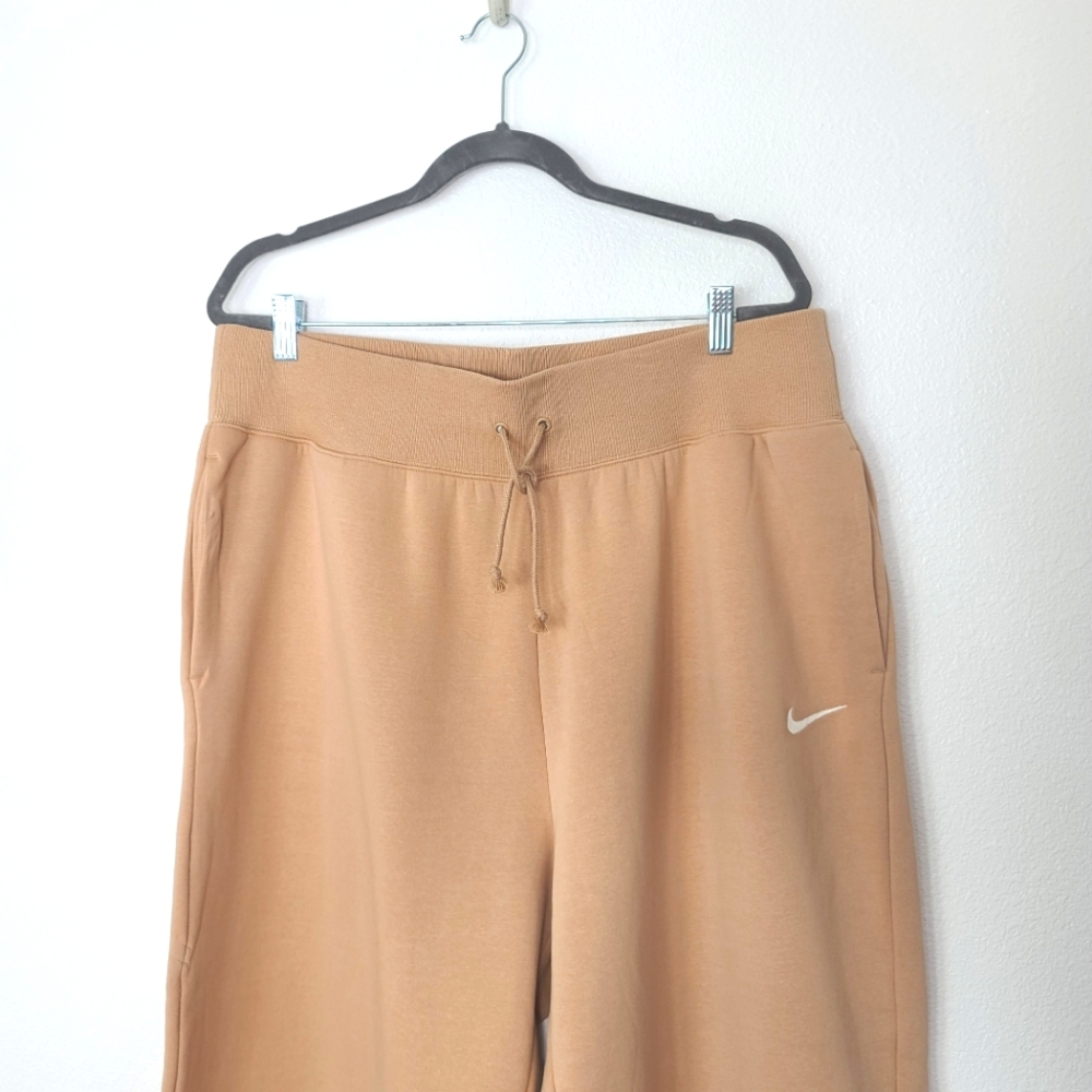 NIKE Sportswear Phoenix Fleece Plus Size Tracksuit Joggers Tan - Picture 4 of 9